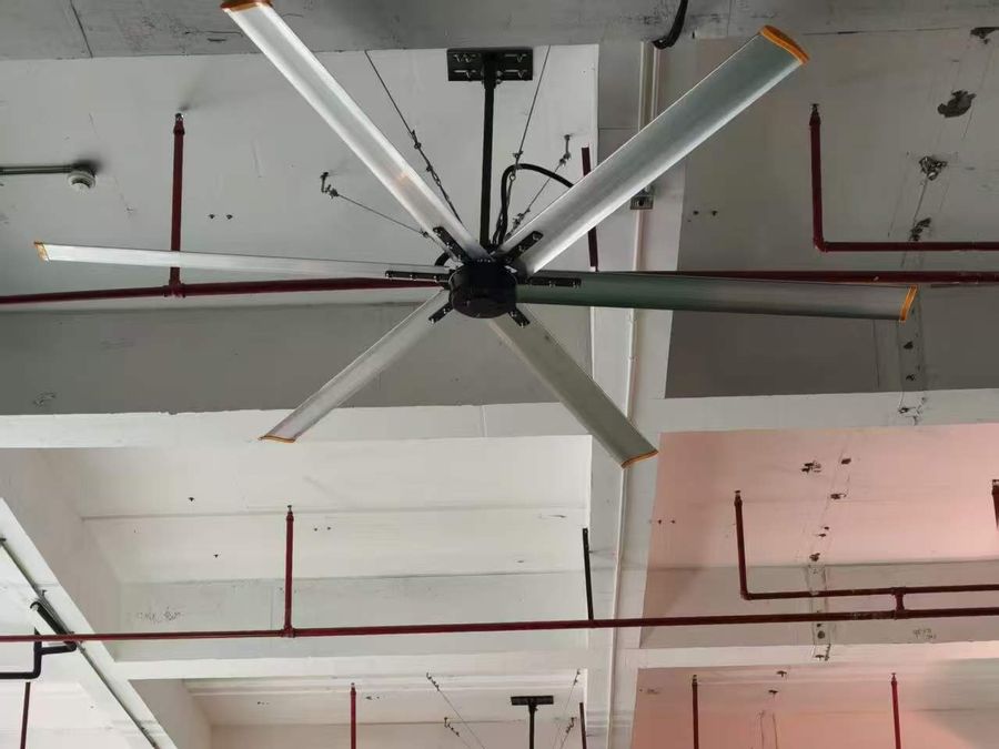 Quạt trần HVLS 6 cánh lắp trong nhà xưởng cơ khí